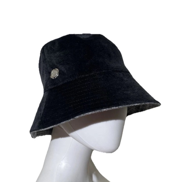 Vince Camuto Women’s Black Velvet Velour Reversible Plaid Bucket Hat One Size - Picture 1 of 12